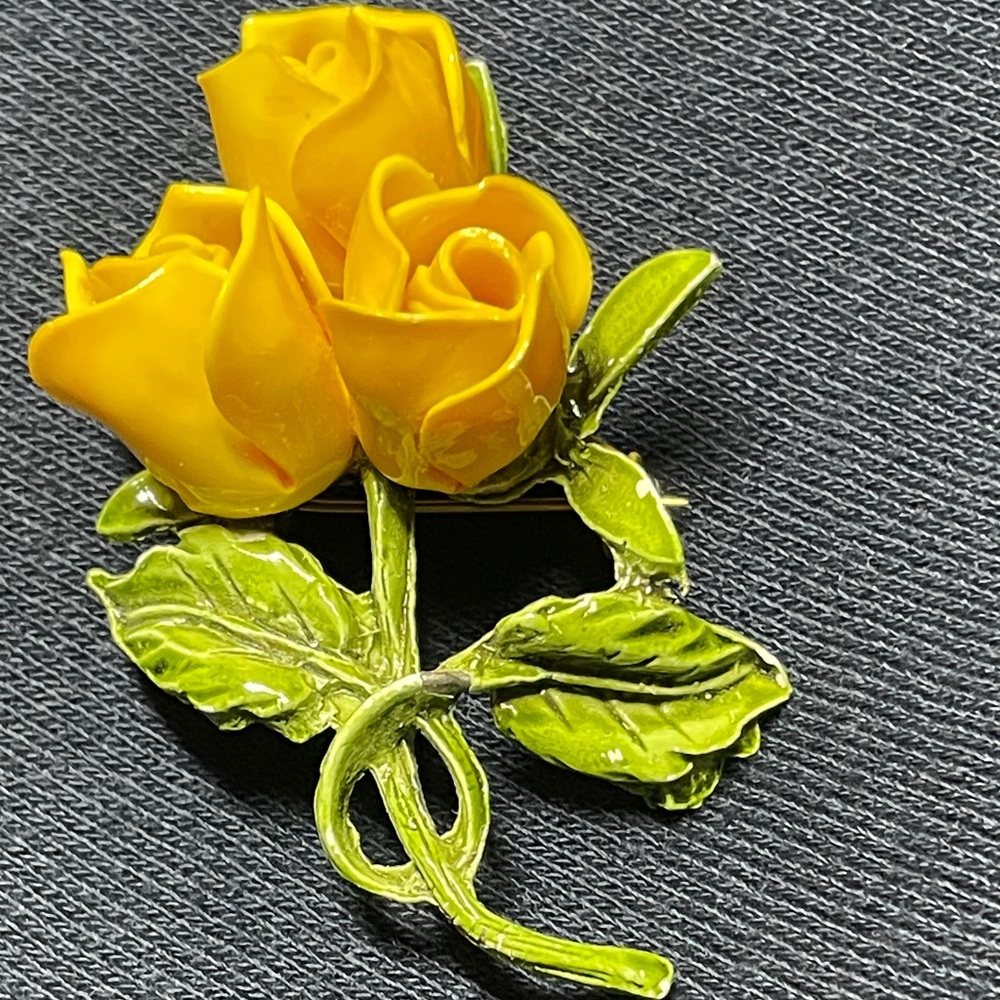 Vintage 3 Yellow Rose Bud Brooch - Picture 4 of 5
